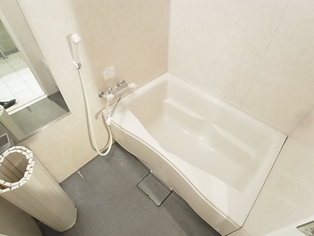 バス・シャワールーム　浴室乾燥機付きのバスルーム