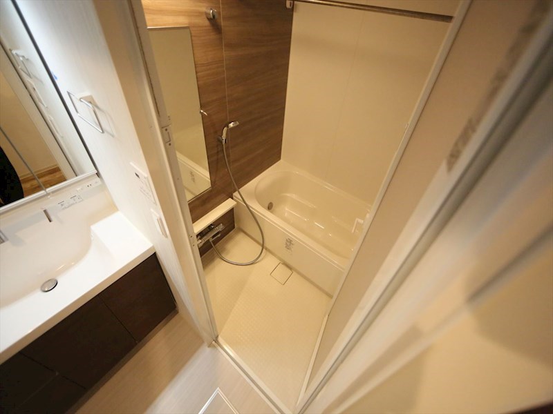 バス・シャワールーム　浴室暖房乾燥機付　追い焚き・オートバス機能付お風呂