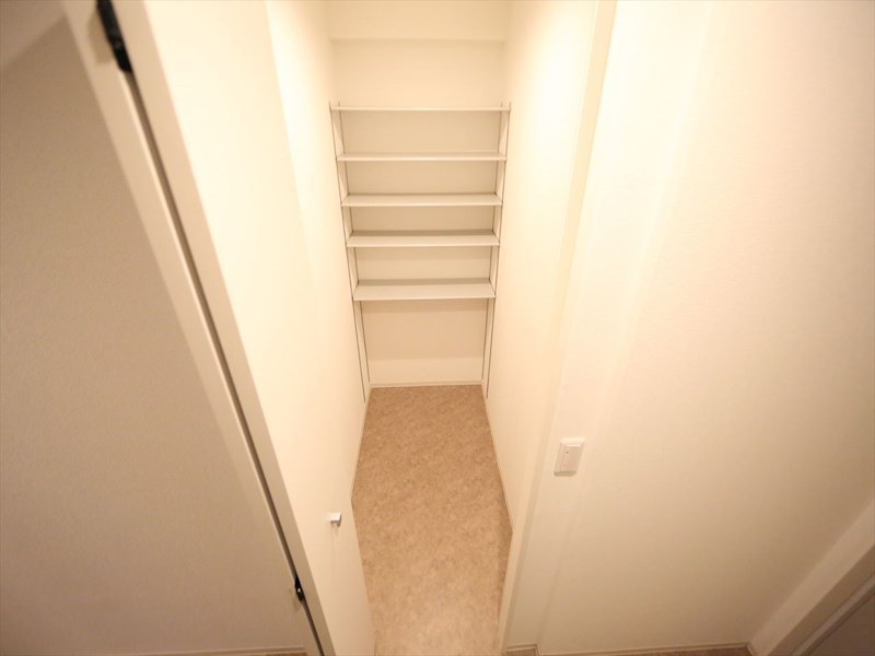 玄関　玄関　シューズクローク付（収納充実してます）