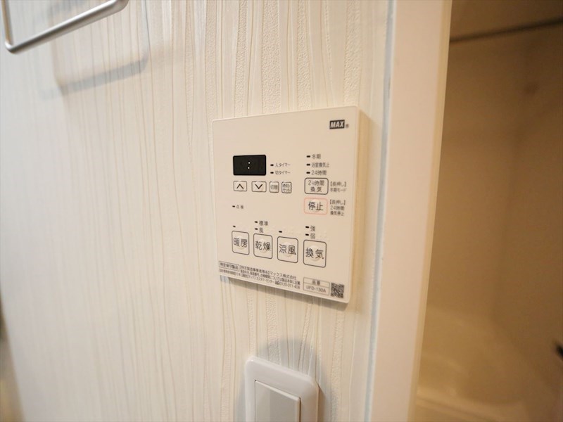 その他設備　浴室暖房乾燥機付き