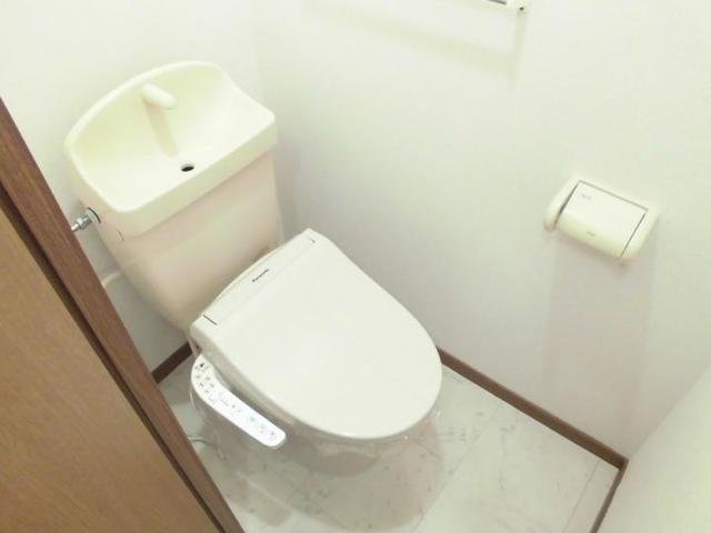 トイレ　コンパクトで使いやすいトイレです