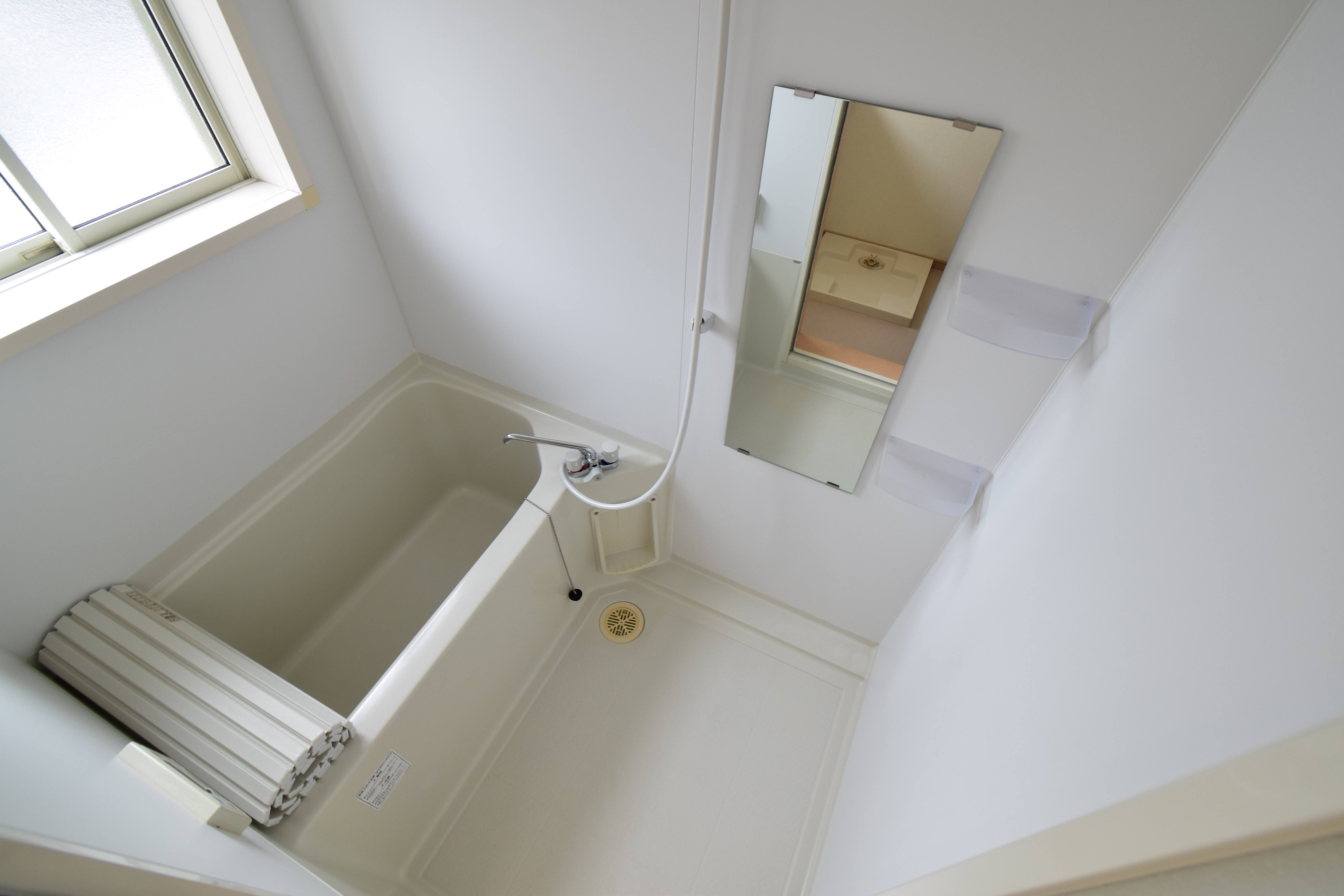バス・シャワールーム　小窓付きのお風呂♪