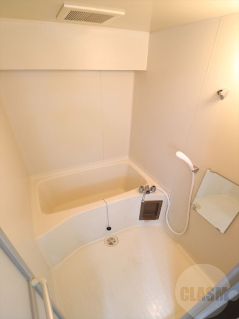 バス・シャワールーム　清潔感のあるバスルーム