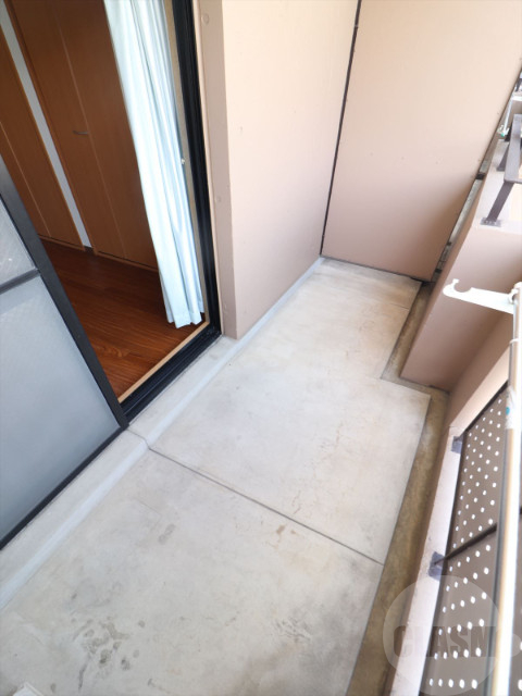 バルコニー　明るいバルコニー