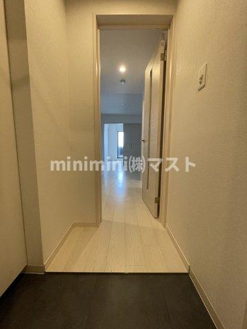 玄関　※同マンション別間取り参考写真です