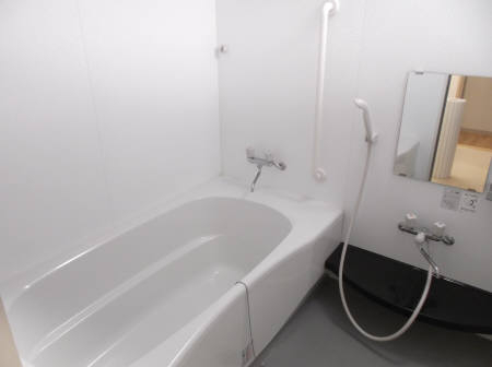 バス・シャワールーム　ゆったり過ごせるお風呂です