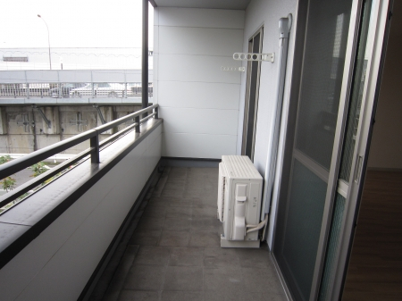 バルコニー　バルコニーからの眺めを楽しみながら食事をしませんか