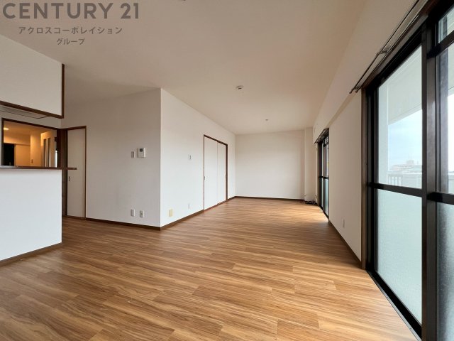 居室・リビング　17.2帖の広いLDK。