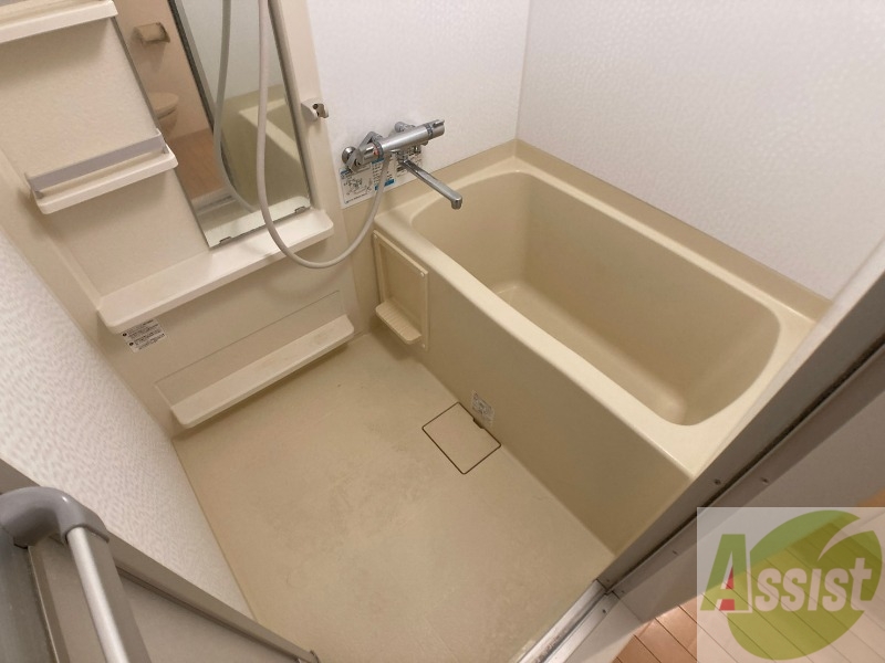 バス・シャワールーム　バスルームはこちらです。広々としてゆったり休めます。