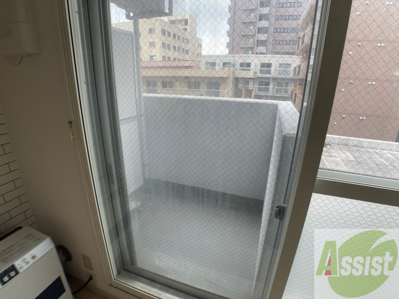 バルコニー　こちらはバルコニー。洗濯物が干せるようになっています。