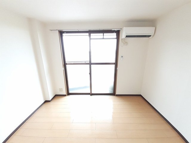 居室・リビング　明るい室内です