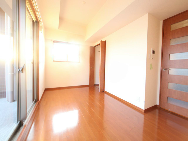 居室・リビング　洋室8.1帖　クローゼット付（収納充実してます）