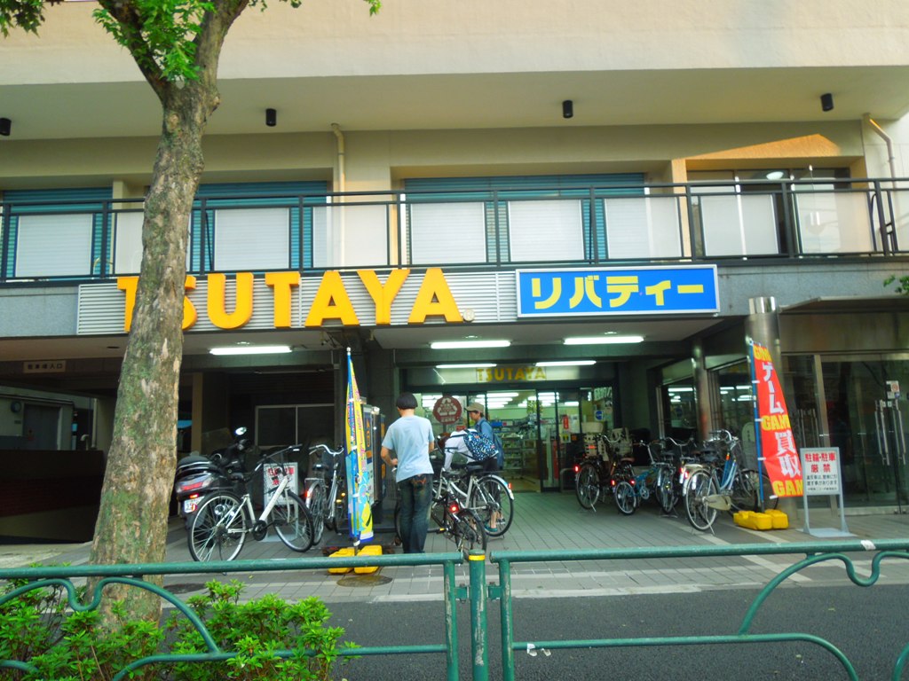 レンタルビデオ　ＴＳＵＴＡＹＡ早稲田通り店（レンタルビデオ）まで307m