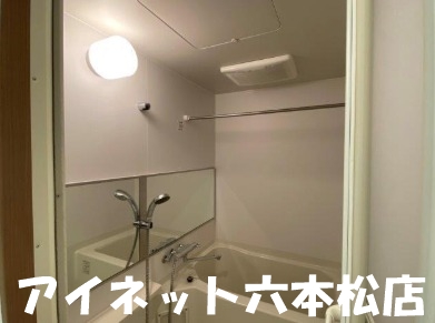 バス・シャワールーム　一日の疲れを癒しましょう。