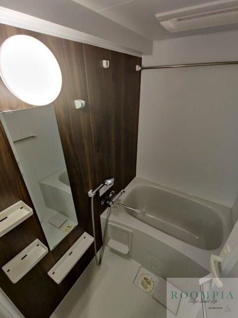 バス・シャワールーム　※同タイプの別のお部屋です。