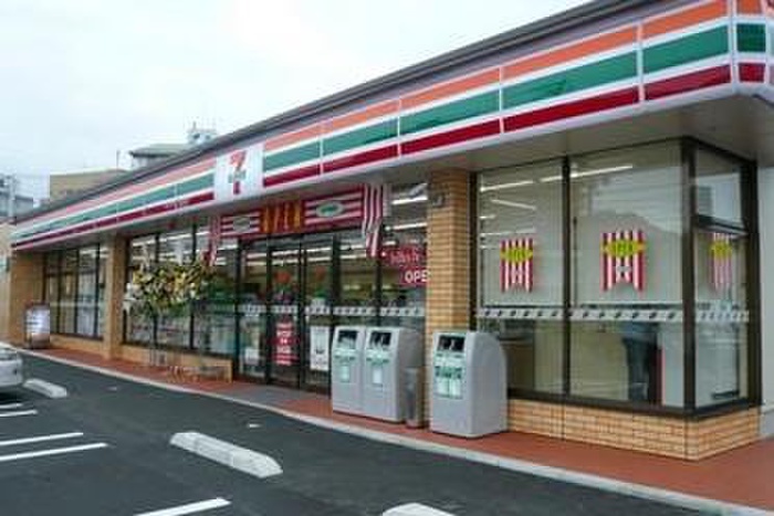 コンビニ　セブンイレブン（コンビニ）まで277m