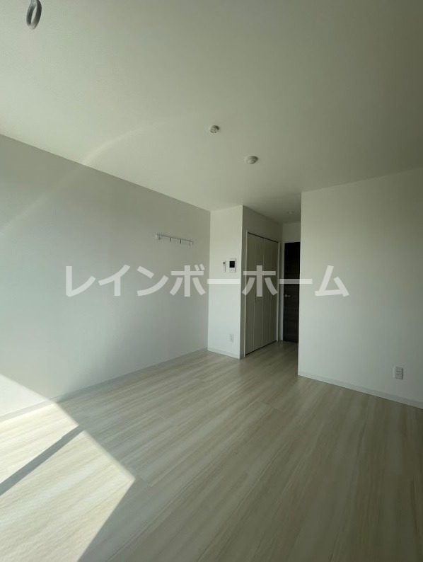 その他部屋・スペース　落ち着いた色調の寝室です