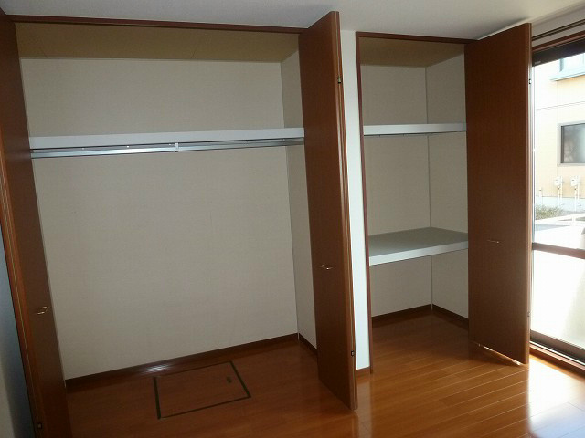 収納　写真は102号室です。