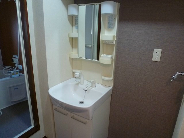 洗面設備　写真は102号室です。