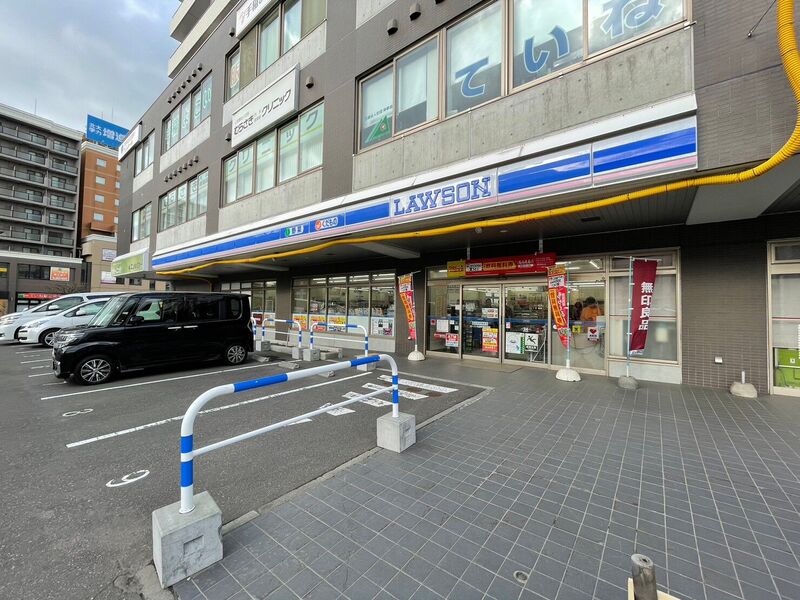コンビニ　ローソン札幌手稲駅前店（コンビニ）まで371m