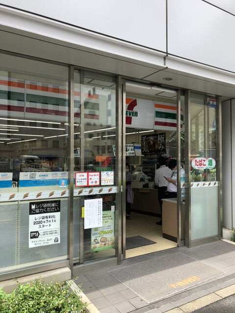 コンビニ　セブンイレブン新橋第一京浜店（コンビニ）まで107m