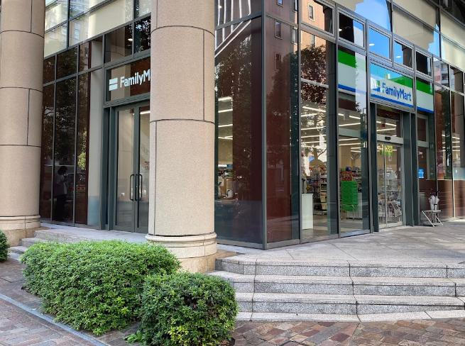 コンビニ　ファミリーマート汐留イタリア街店（コンビニ）まで316m
