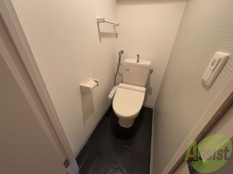 トイレ　こちらはトイレです。清潔感があり、安心して使用できます。