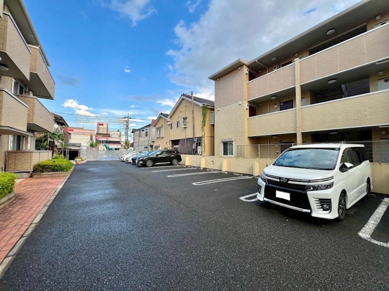 駐車場　敷地内駐車場（空き要確認）
