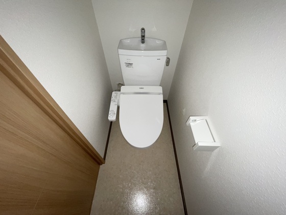 トイレ　※別の部屋の写真です
