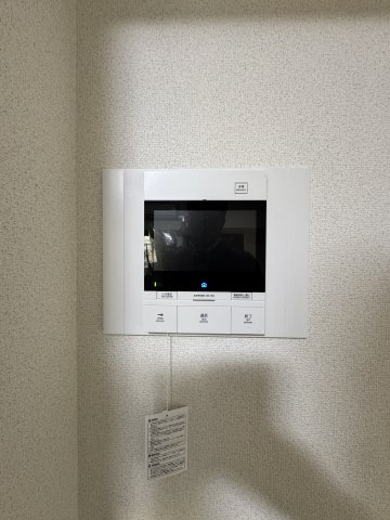セキュリティ　来客を映像と音声で確認できるＴＶモニター付きインターホン。エ