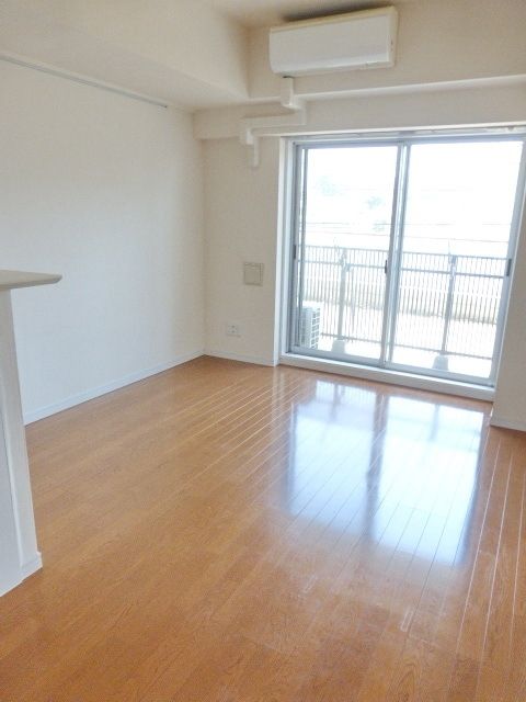 居室・リビング　★目の前開けて明るいお部屋★
