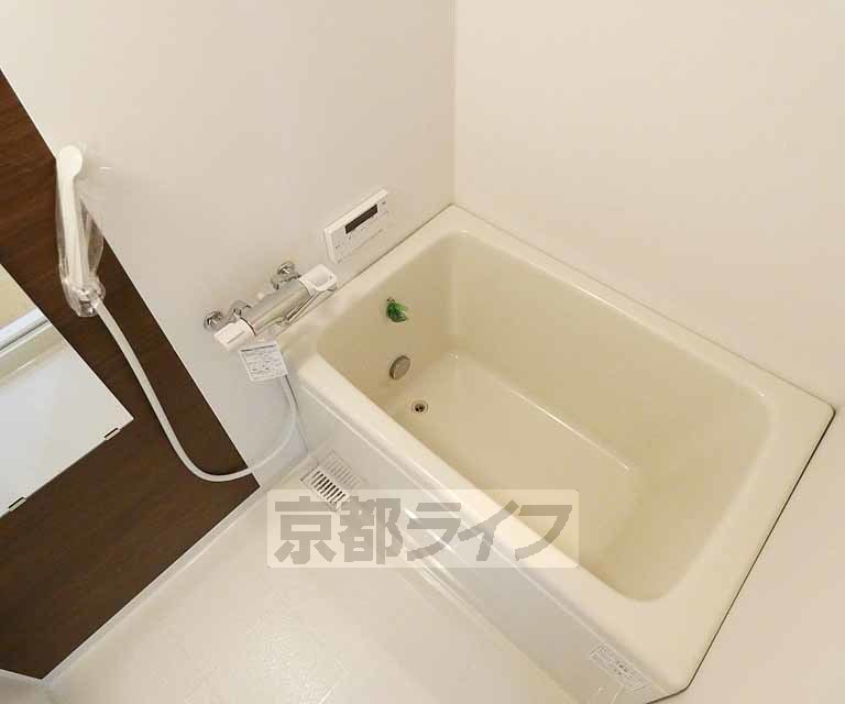 バス・シャワールーム　追い焚き機能付いてます