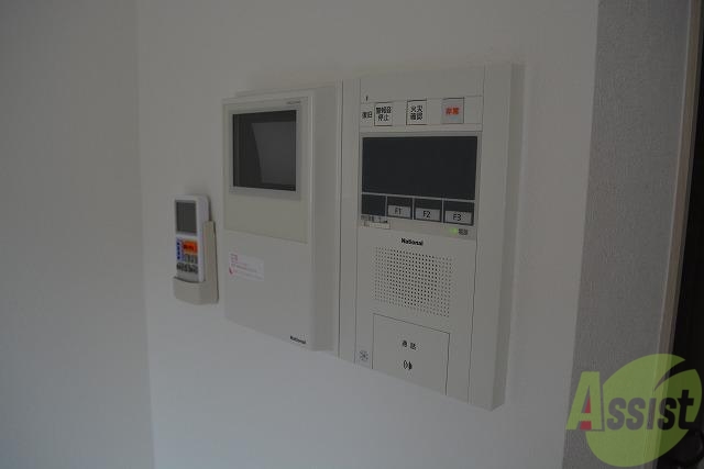セキュリティ　モニタつきのオートロックです。