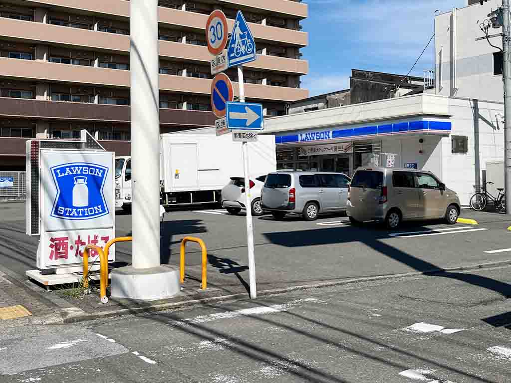 コンビニ　ローソン静岡馬渕三丁目店（コンビニ）まで353m