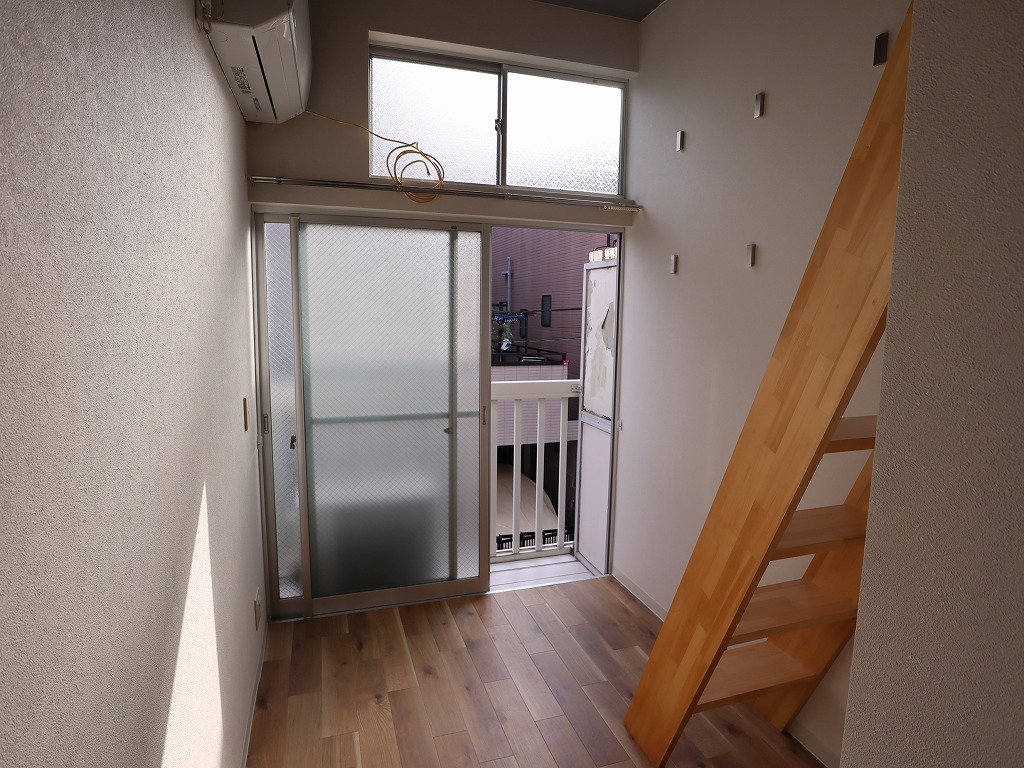 居室・リビング　日当り良好な２Ｆ、ハイサッシ採用　綺麗な室内、喫煙不可