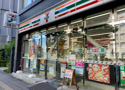 コンビニ　セブン-イレブン 台東蔵前２丁目店（コンビニ）まで611m