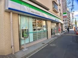 コンビニ　ファミリーマート伊豆屋下目黒三丁目店（コンビニ）まで166m