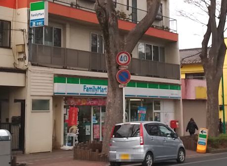 コンビニ　ファミリーマート（コンビニ）まで400m