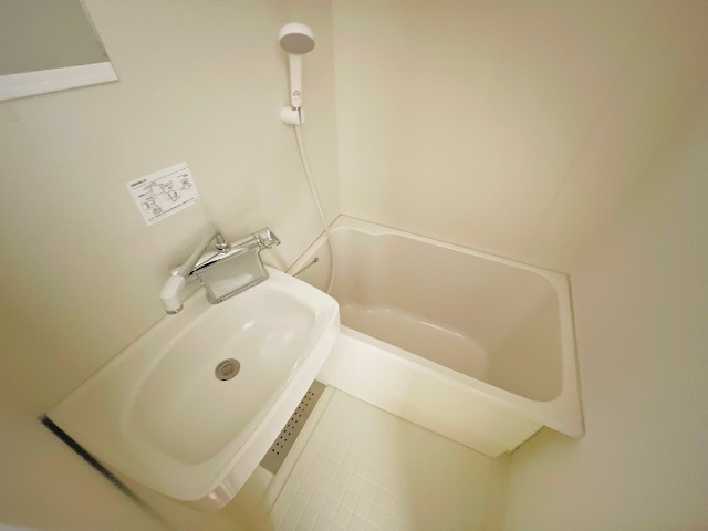 バス・シャワールーム　※２０３の写真代用となります。