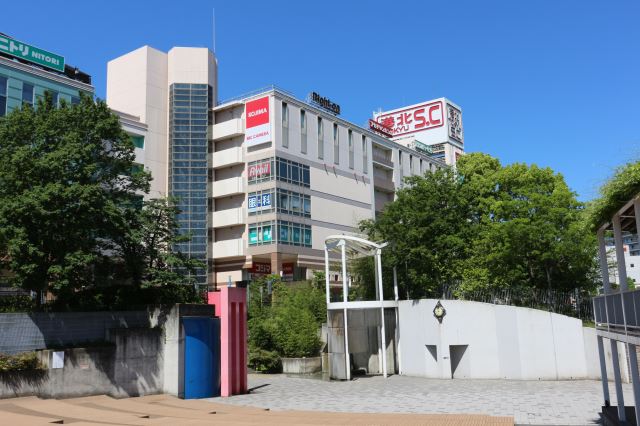 スーパー　ロピア（スーパー）まで870m