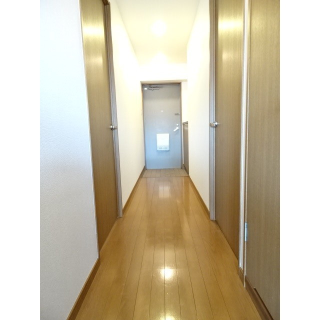 玄関　※別部屋・反転タイプ参照。