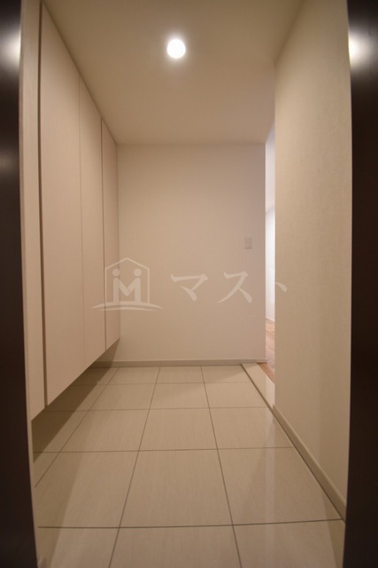 玄関　※建物内別間取参考写真