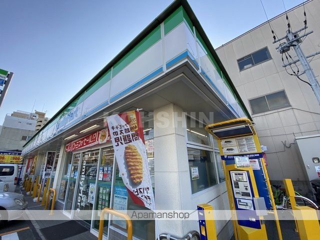 コンビニ　ファミリーマート（コンビニ）まで656m