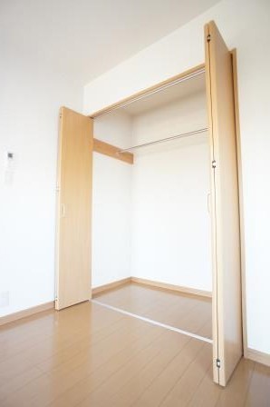 収納　収納はクローゼットタイプ！コートも掛けられます！