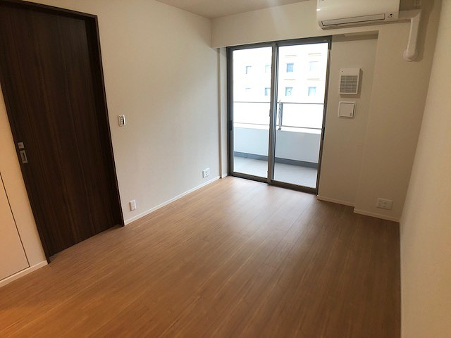 居室・リビング　※別部屋の参考写真です。