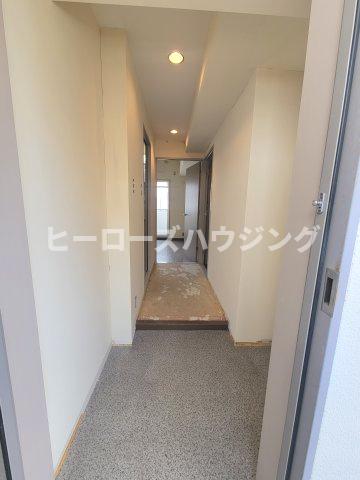 玄関　※同タイプの写真となり、実際のお部屋とは異なる場合があります