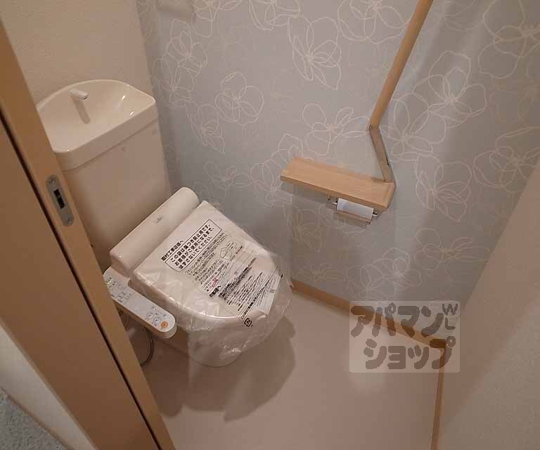 トイレ　ウォシュレット機能搭載のトイレです。