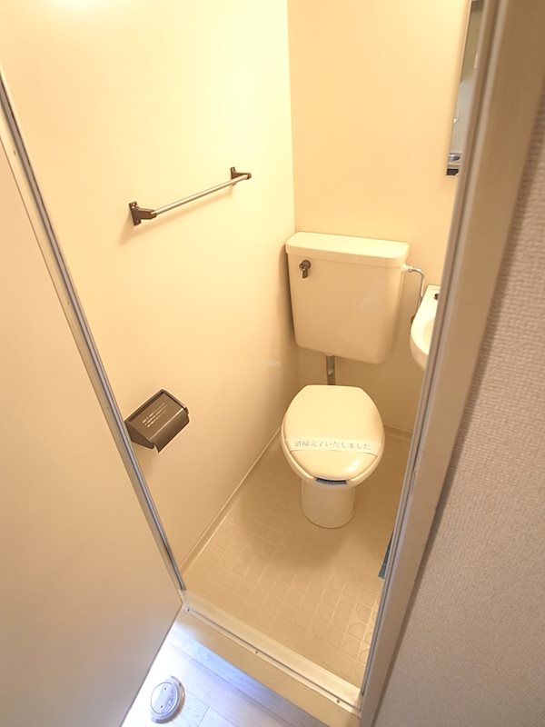 トイレ　別部屋のお写真です。ご参考までに！