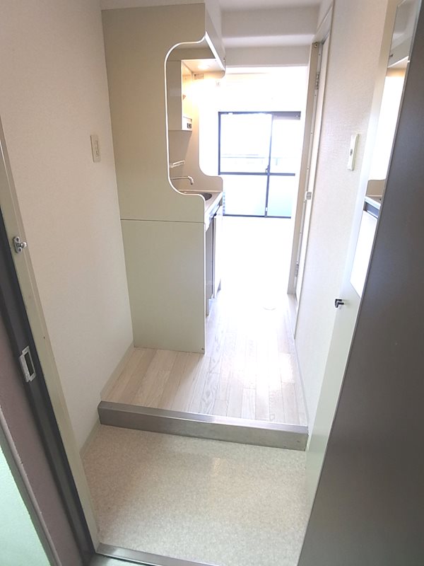 玄関　別部屋のお写真です。ご参考までに！