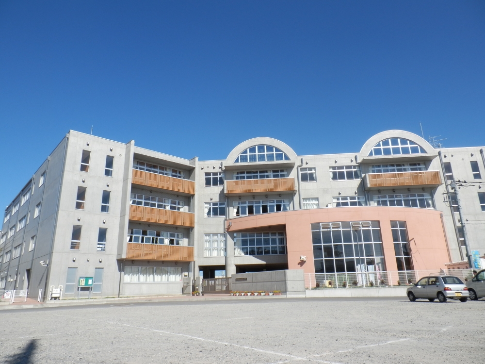 小学校　龍ケ崎市立 馴柴小学校（小学校）まで920m
